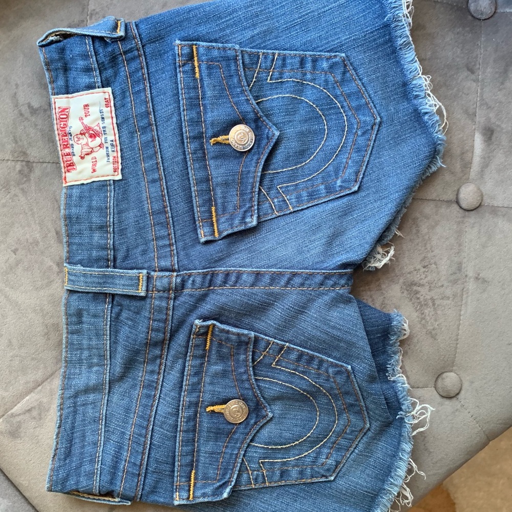 Shorts - Picture 2 of 4
